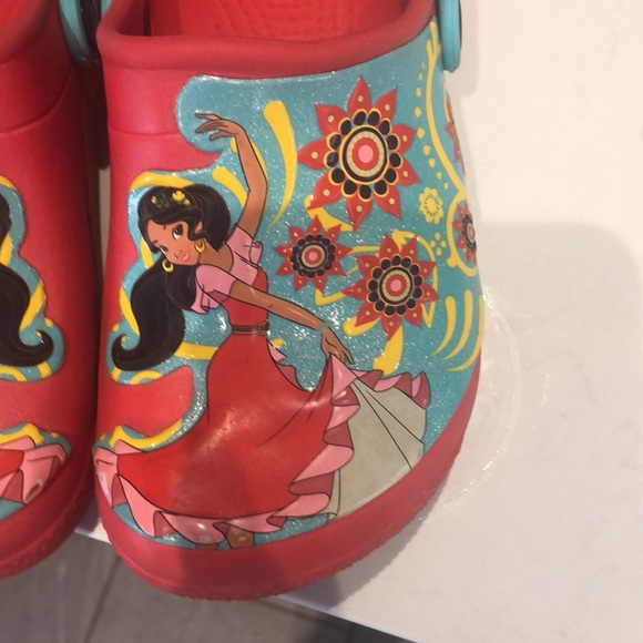 Elana of Avalor Crocs - Picture 1 of 5